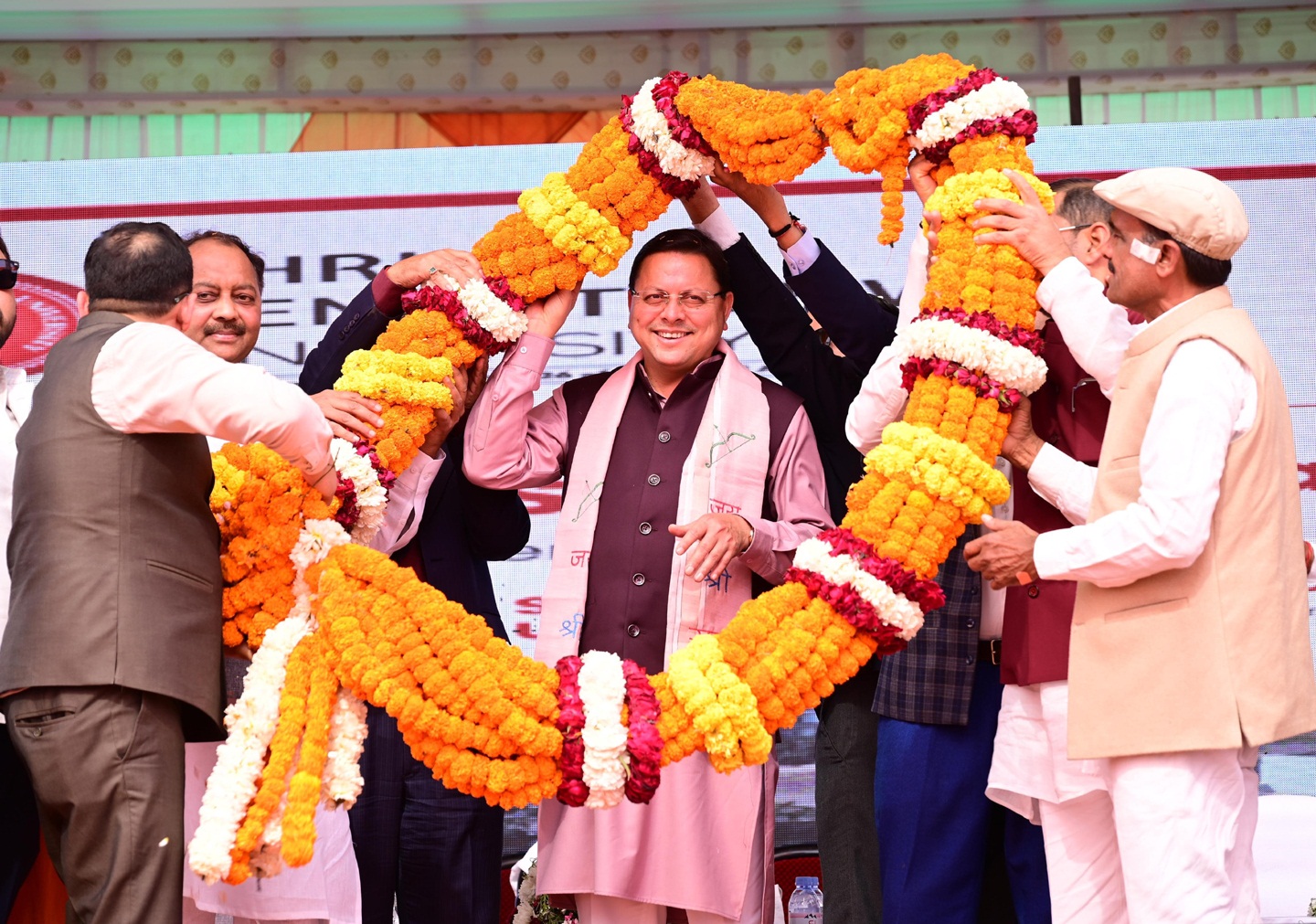 उत्तराखंड में सर्वप्रथम समान नागरिक संहिता लागू किये जाने पर मुख्यमंत्री धामी का गजरौला में हुआ सम्मान