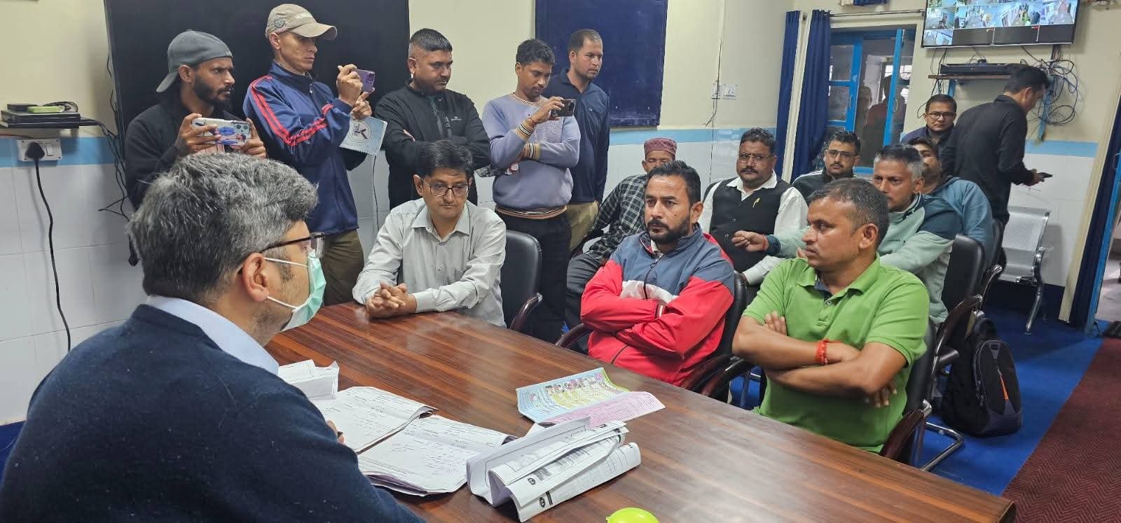प्रसूता की मौत के 3 दिन बाद नवजात ने भी तोड़ा दम, गुस्साए ग्रामीणों ने घेरा जिला अस्पताल मौके पर पहुंचे जिलाधिकारी