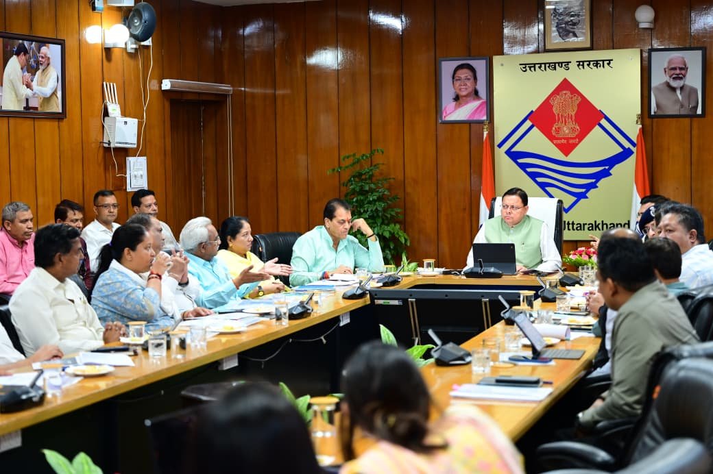 कुम्भ मेला 2027 की तैयारियों को लेकर बुलाई गई सीएम धामी की बैठक में पूर्व मंत्री डॉ अग्रवाल  रखे अपने सुझाव