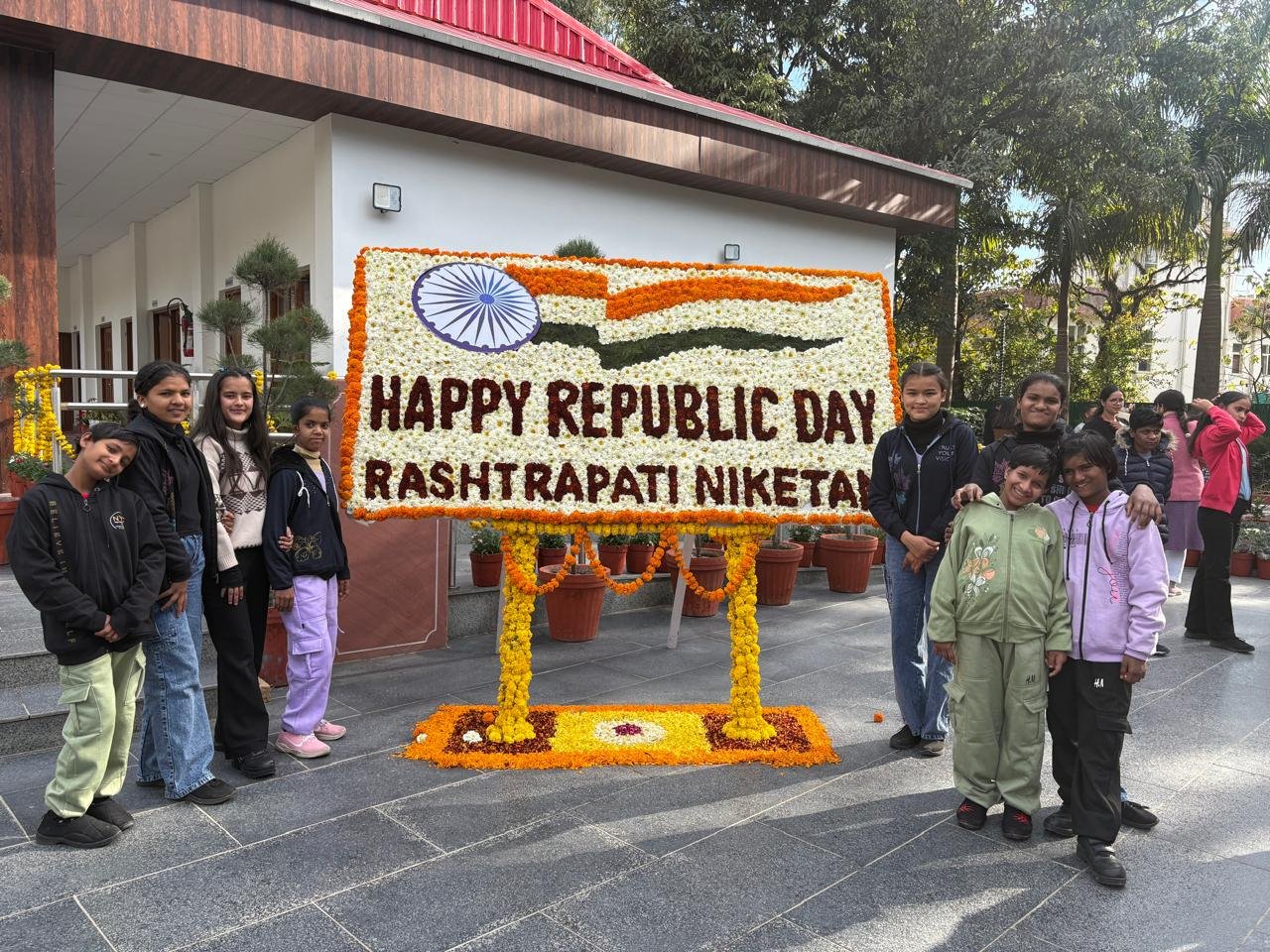 “संवेदना से सशक्तिकरण की ओरः-डीएम सविन बंसल की पहल, संरक्षण गृह की संवासिनियों व बालिकाओं की विशेष एक्सपोजर विजिट‘‘