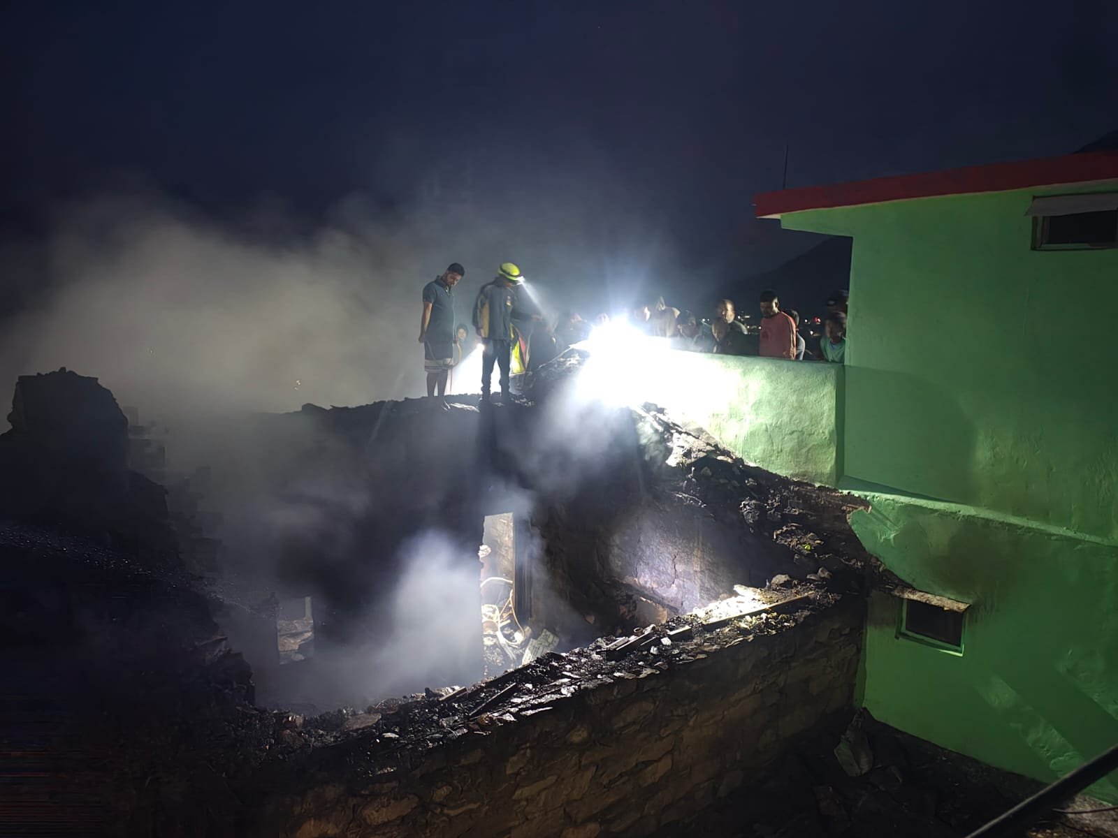 SDRF की तत्परता से टला बड़ा हादसा, गौरसाली गांव में लगी भीषण आग पर पाया काबू