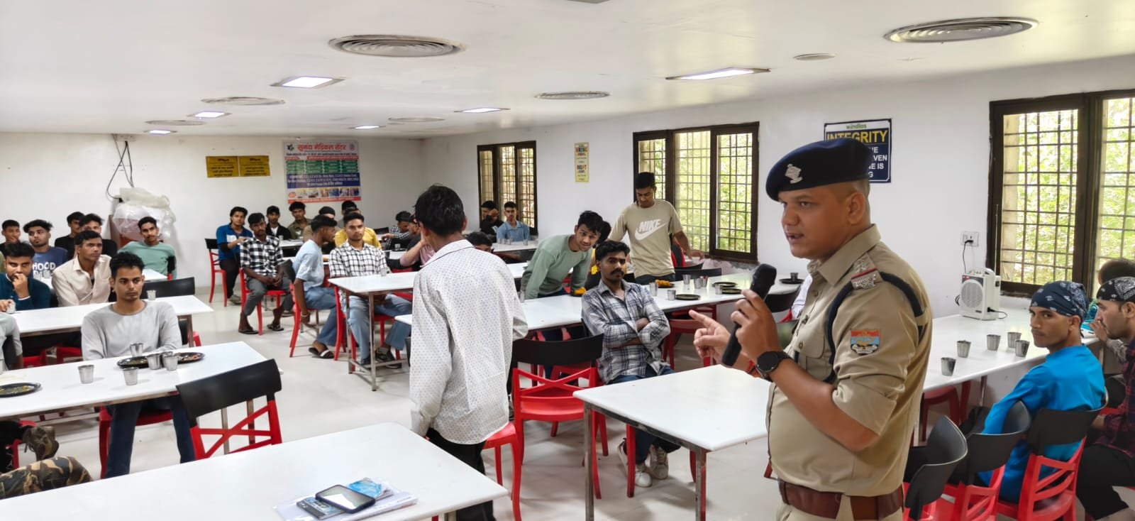 विंडलास बायोटेक में यातायात जागरूकता कार्यक्रम का आयोजन, कर्मचारियों को सिखाए सड़क सुरक्षा के नियम