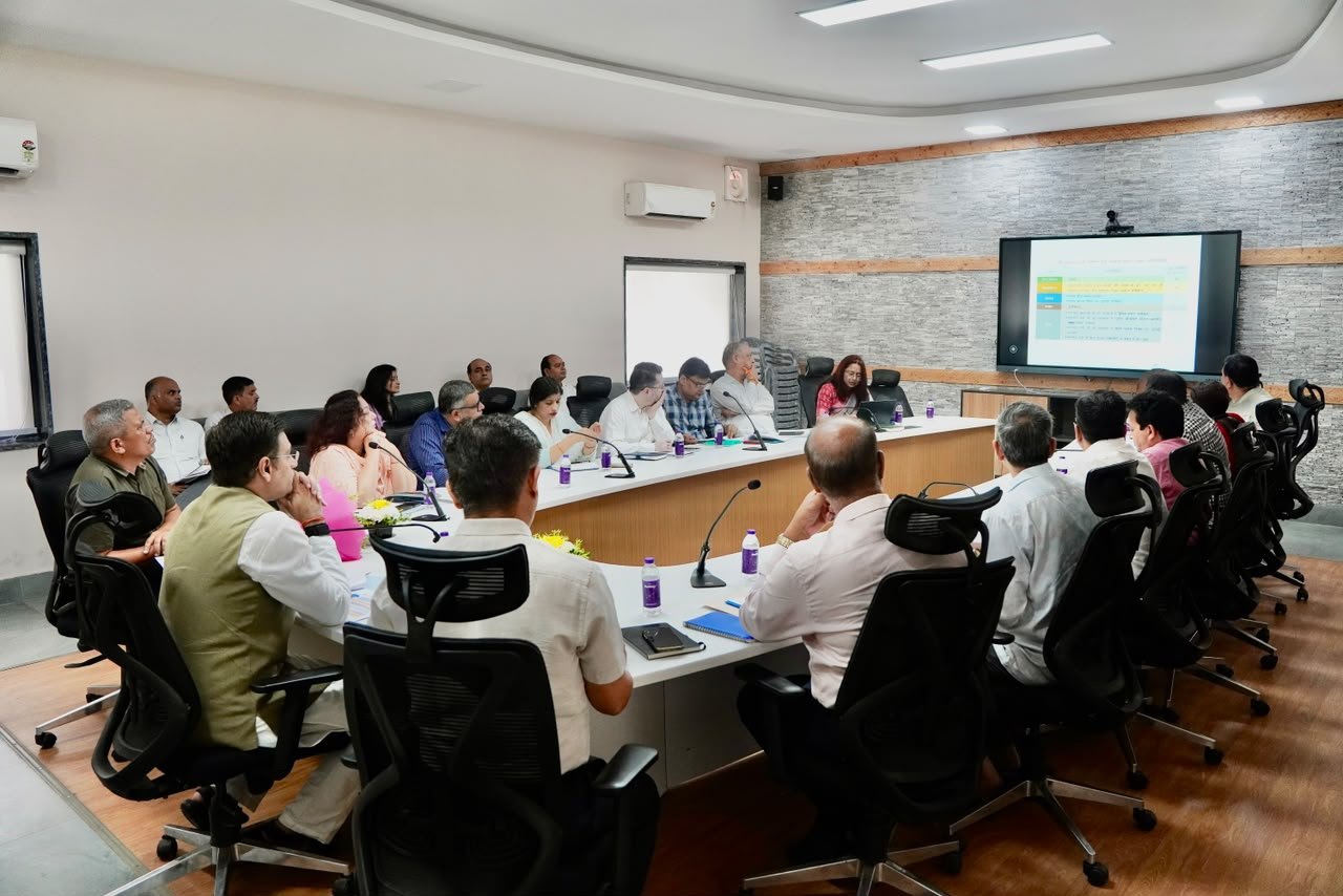 पशुपालन, मत्स्य पालन एवं दुग्ध विकास विभाग की समीक्षा बैठक में ग्रामीण अर्थव्यवस्था को मजबूत करने के लिए लिए कई अहम फैसले