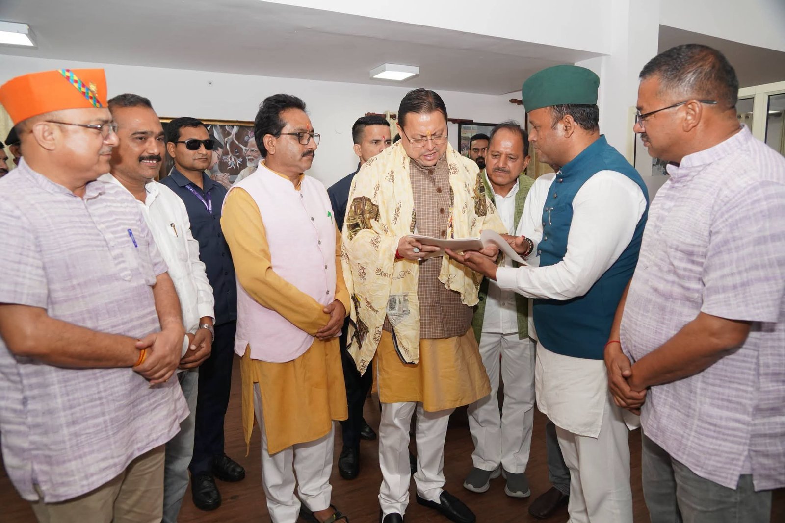 चमोली में मेडिकल कॉलेज की मांग को भाजपा नेताओं ने उठाया बीड़ा, सीएम धामी को सौंपा ज्ञापन