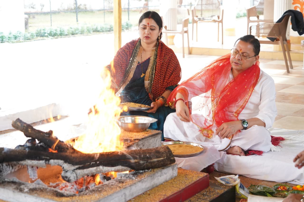 शारदीय नवरात्रि के प्रथम दिवस पर मुख्यमंत्री ने की पूजा-अर्चना, प्रदेशवासियों की सुख-समृद्धि की कामना