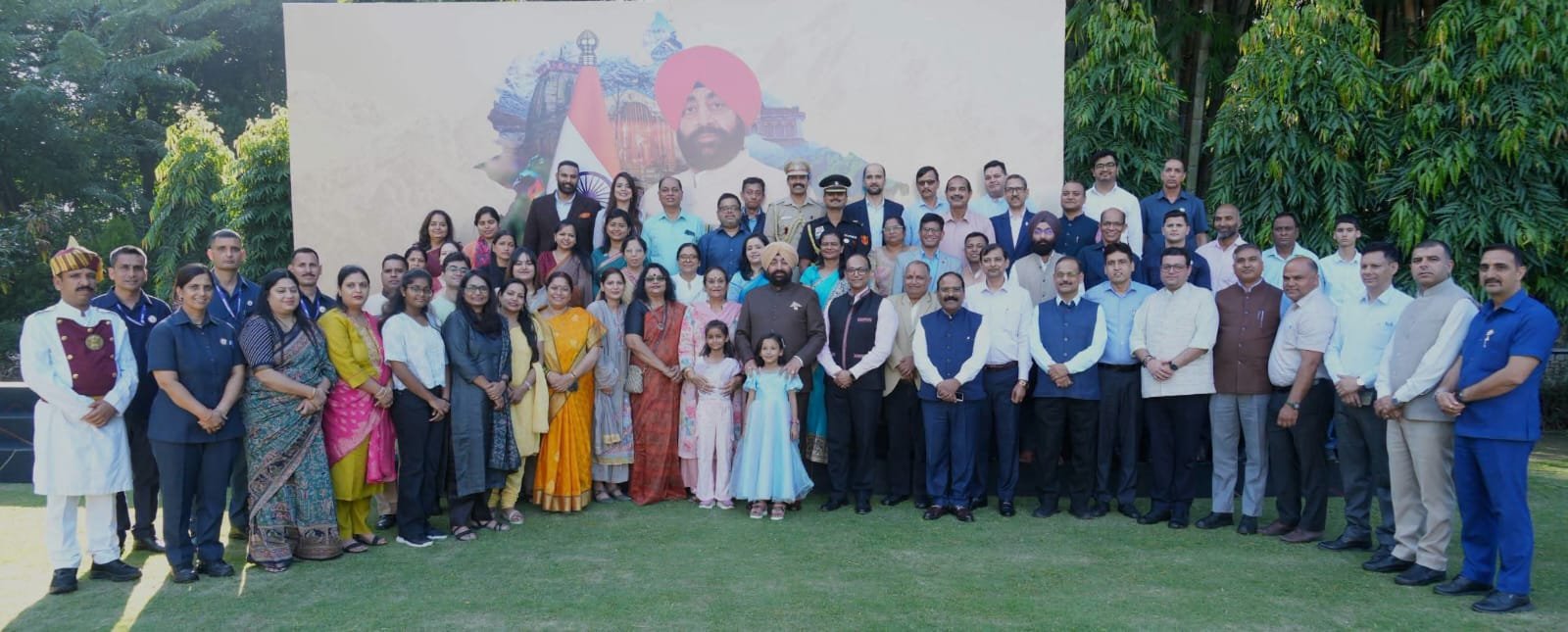 उत्तराखंड के राज्यपाल लेफ्टिनेंट जनरल गुरमीत सिंह (से नि.) को लोक भवन परिवार ने दी भावभीनी विदाई