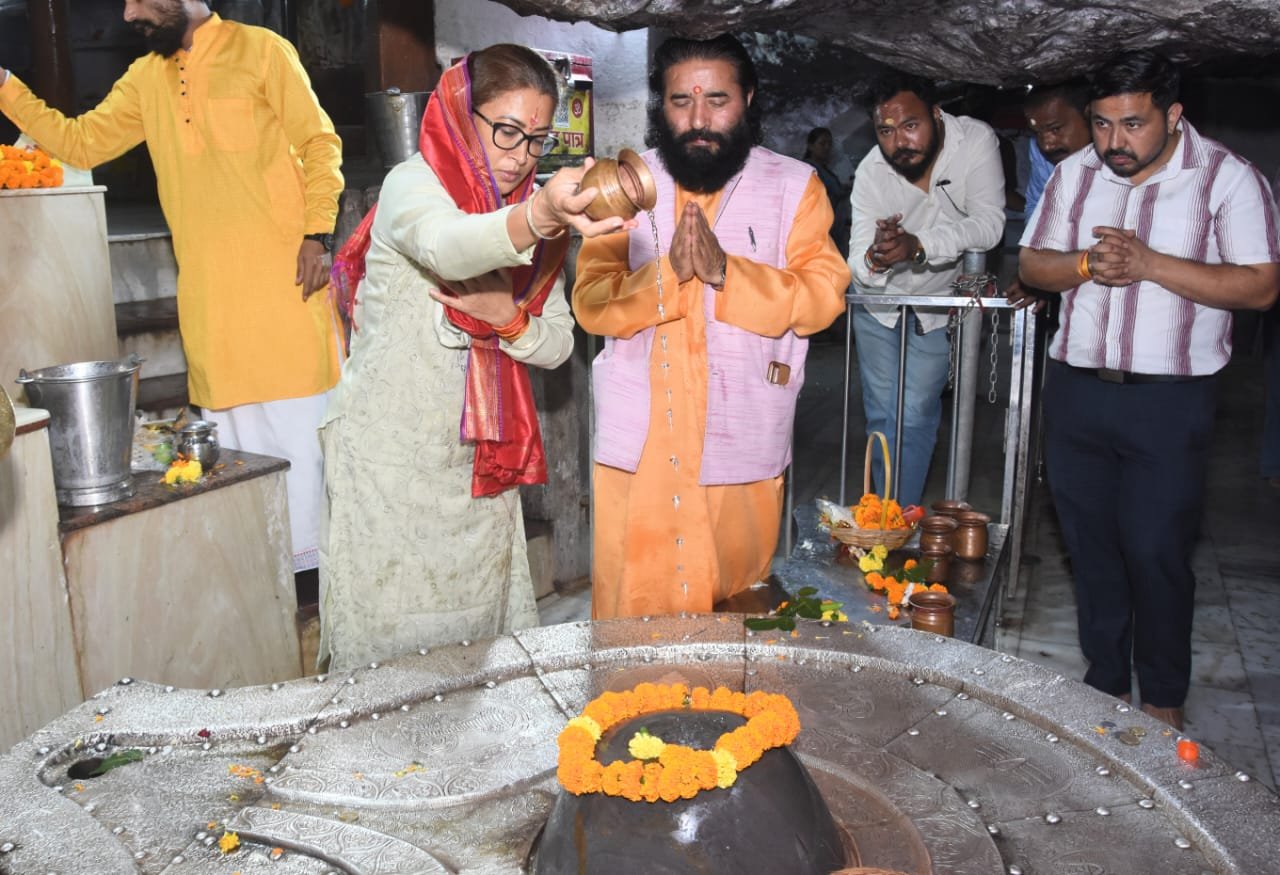 कैबिनेट मंत्री रेखा आर्या ने दुर्गाष्टमी पर मां भगवती और महादेव की कि पूजा-अर्चना,प्रदेश एवं देश की सुख-समृद्धि की कामना की