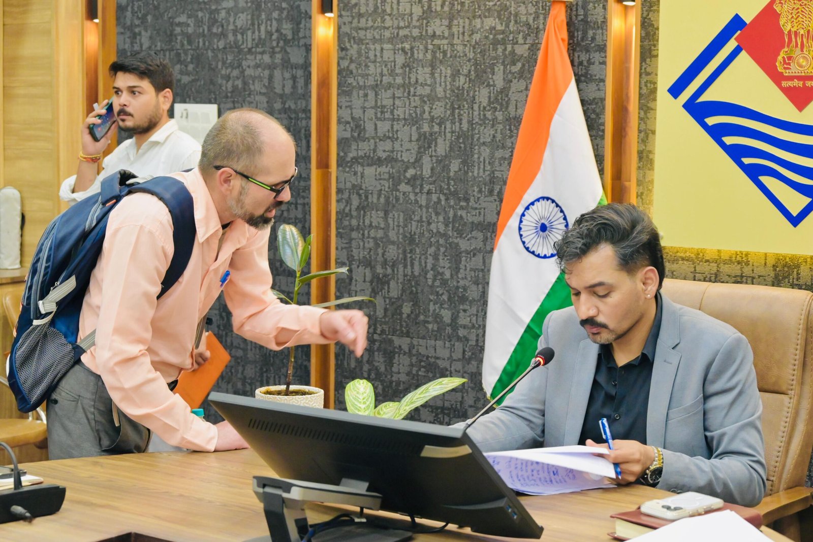 92 शिकायतें, कई परिवारों का दर्द और न्याय की आस; समाधान दिवस में डीएम ने अधिकारियों को दिए सख्त निर्देश